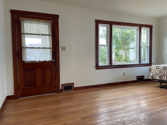 Building Photo - 504 Cramer Ave