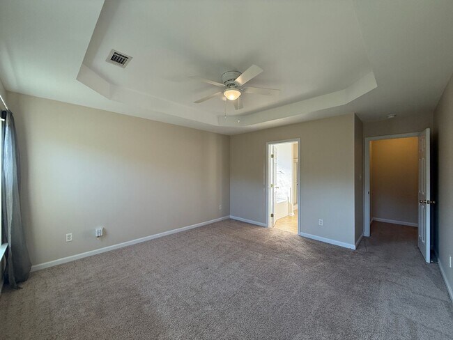 Building Photo - Spacious 3 BR/2BA Home + Formal Dining Roo...