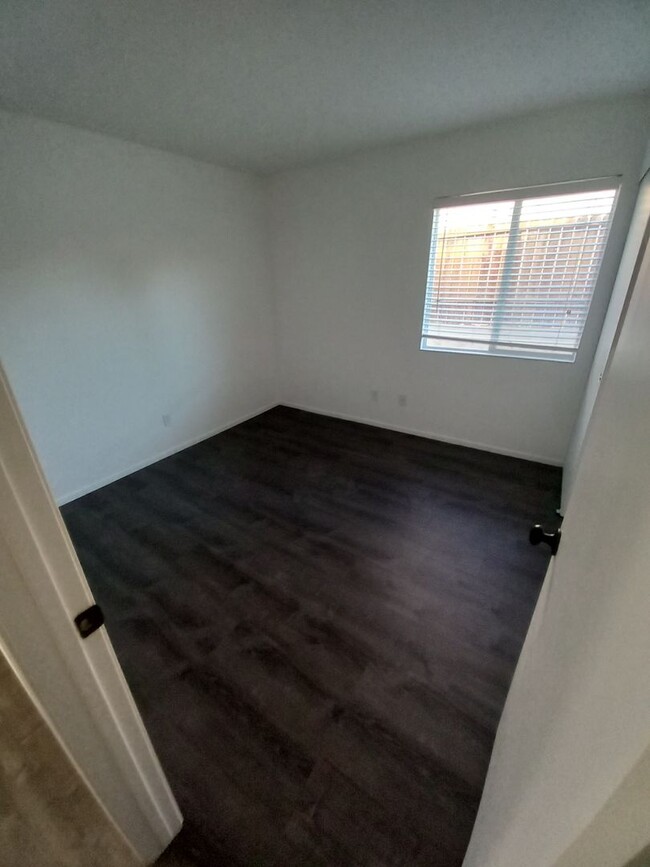 Building Photo - Newly Remodeled 4 bedroom 2 bathroom Avail...