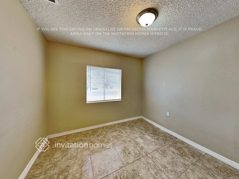 Building Photo - 8527 W Vale Dr