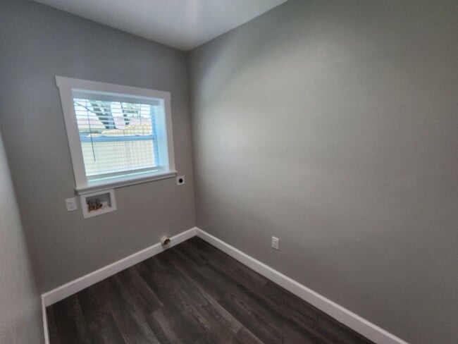 Building Photo - Brand New 2 Story Edgewater Duplex