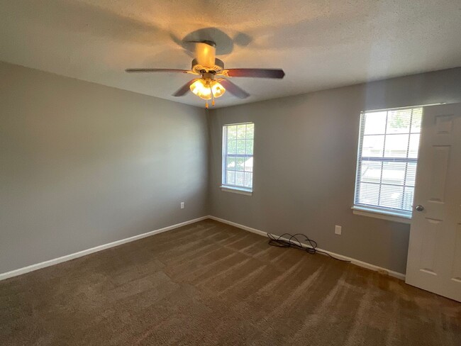 Building Photo - 3929 Miramar Ct