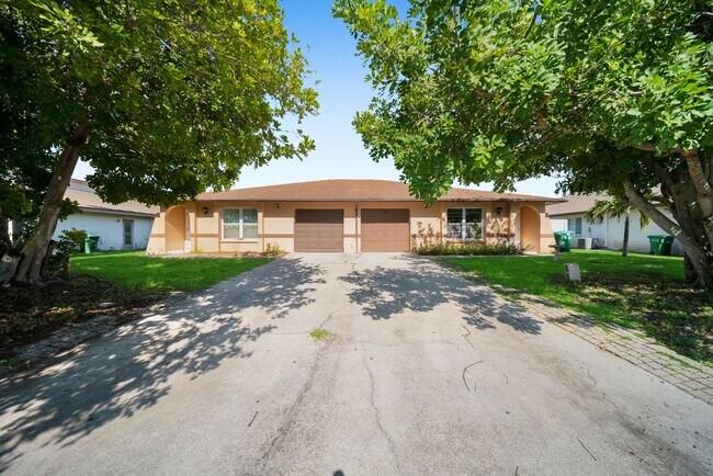 Building Photo - 517 SE 23rd Pl