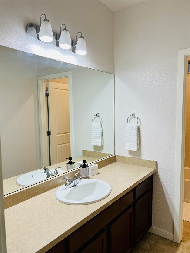 Building Photo - 15557 W 95th Ave