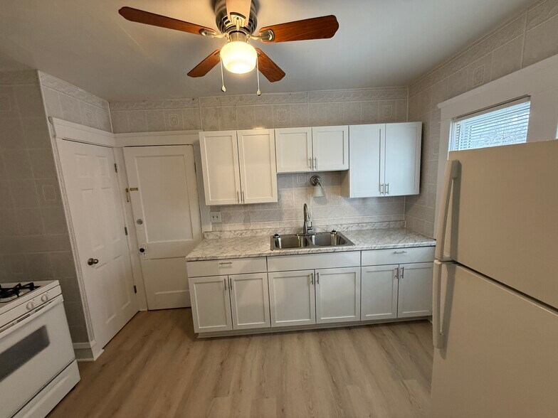 Building Photo - 11916 Browning Ave