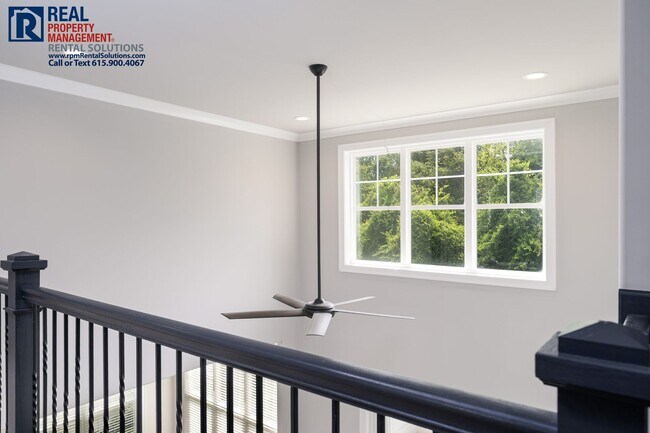 Building Photo - Gorgeous, Luxury 3 bd home with bonus room and screened in patio! Triple Siegle Schools!