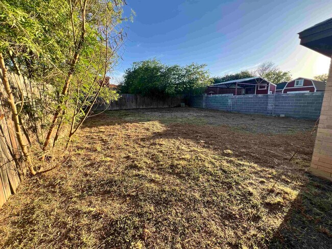 Building Photo - 3423 Pecan St