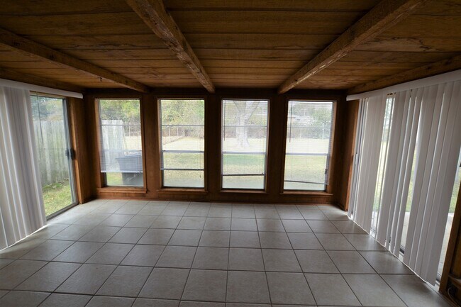 Building Photo - Vintage 3 Bedroom Home in Goodwood Homesites Neighborhood