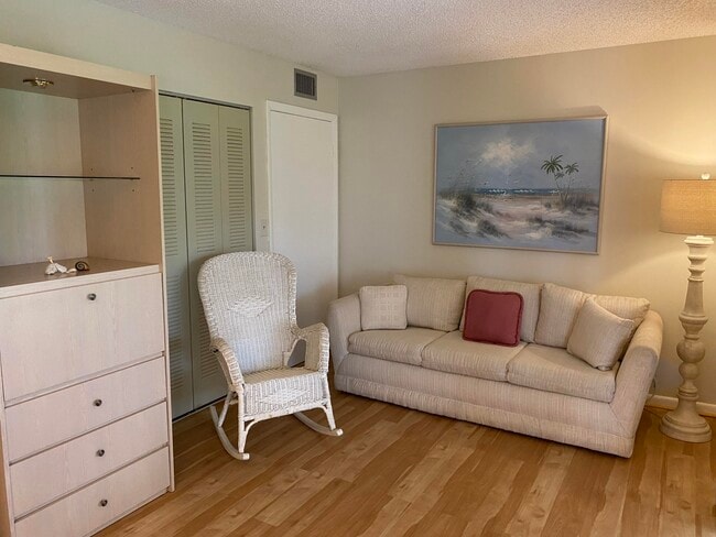 Building Photo - 15496 Lakes of Delray Blvd