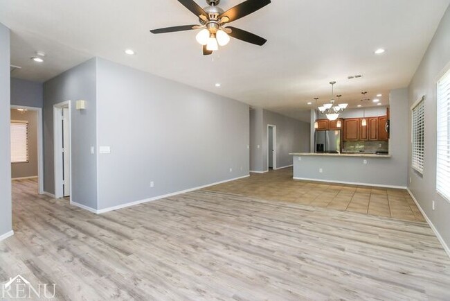 Building Photo - 609 E Red Rock Trail