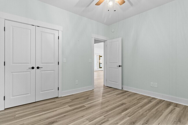 Building Photo - 14 Wisteria Way