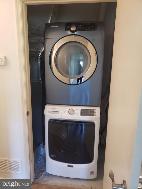 Building Photo - 369 Green Meadow Ln