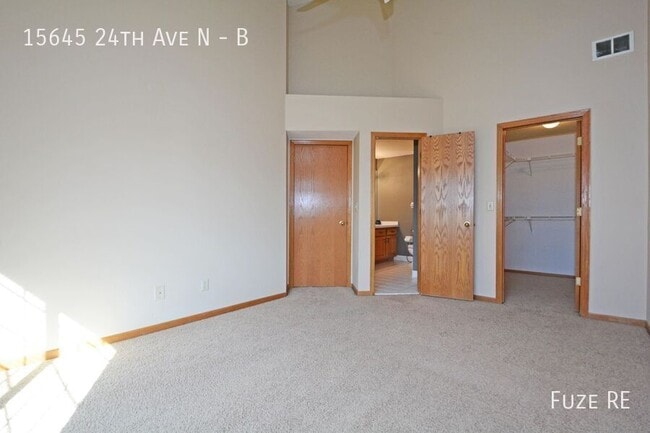 Building Photo - 15645 24th Ave N