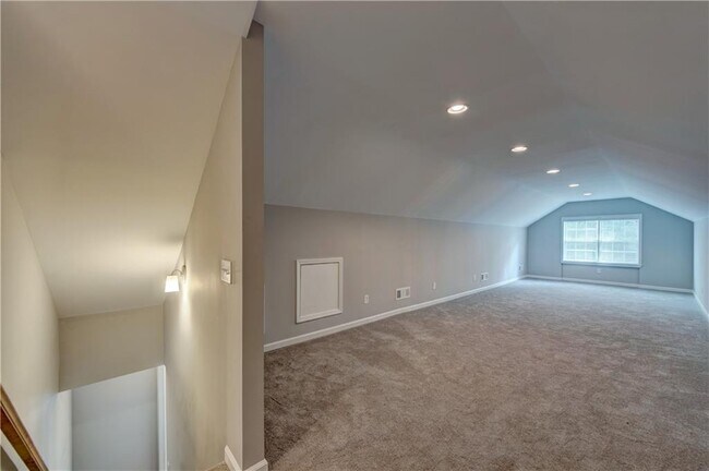 Building Photo - 4540 Club Valley Dr NE