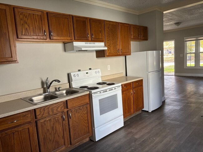 Building Photo - Charming 3-Bedroom Home Near the Park – Pe...