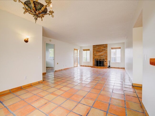 Building Photo - 2 Bedroom 2 Bathroom