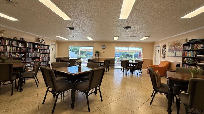 Building Photo - 12 Willowbrook Ln