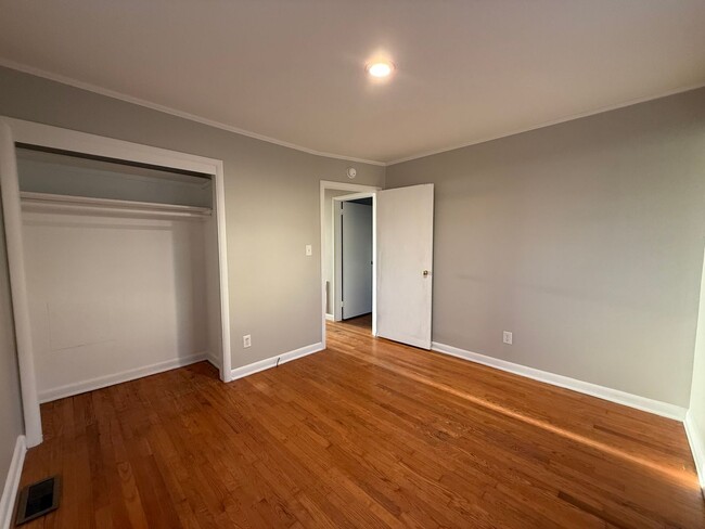 Building Photo - 3 Bedroom 1 Bathroom Home located in Greeneville, TN