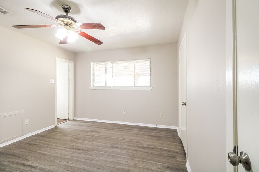 Building Photo - 2701 5th Ave N