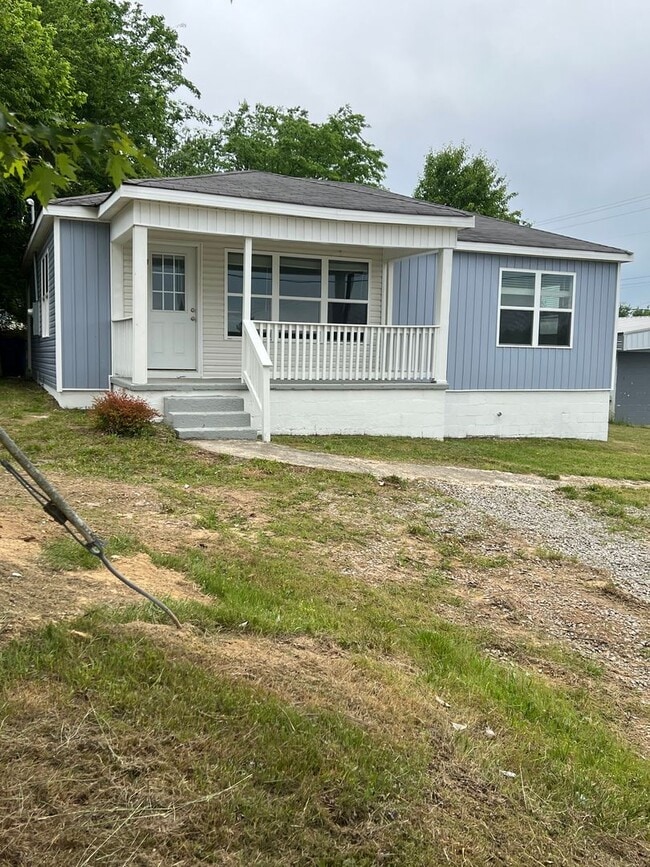 Building Photo - 543 7th Ave NW