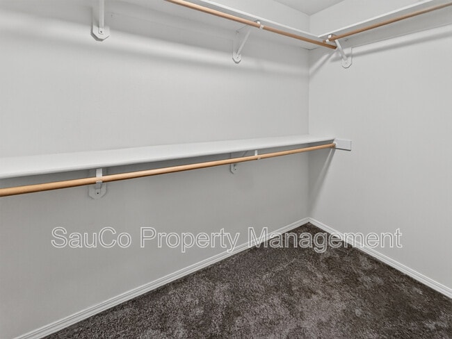 Building Photo - 948 SE Elina Ave