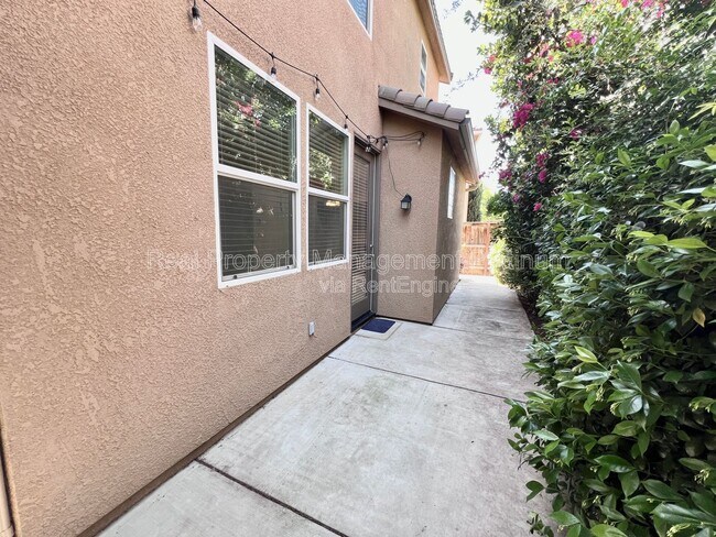 Building Photo - 1484 Mosaic Way