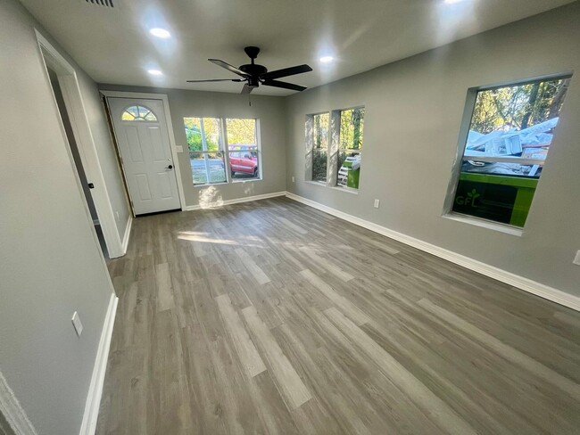 Building Photo - Charming, Fully Remodeled Home in Stark, FL