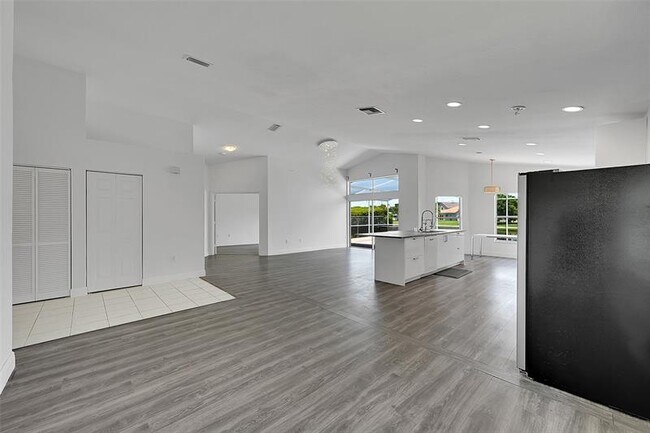Building Photo - 16417 Sapphire Pl