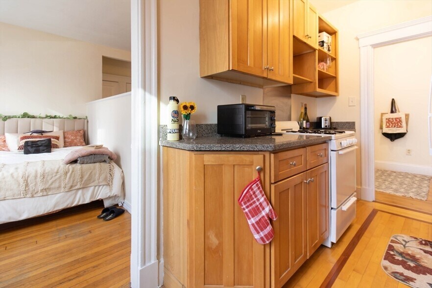 Building Photo - 70 Queensberry St