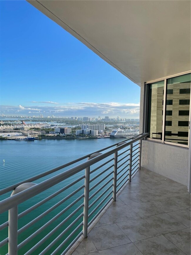 Building Photo - 335 S Biscayne Blvd