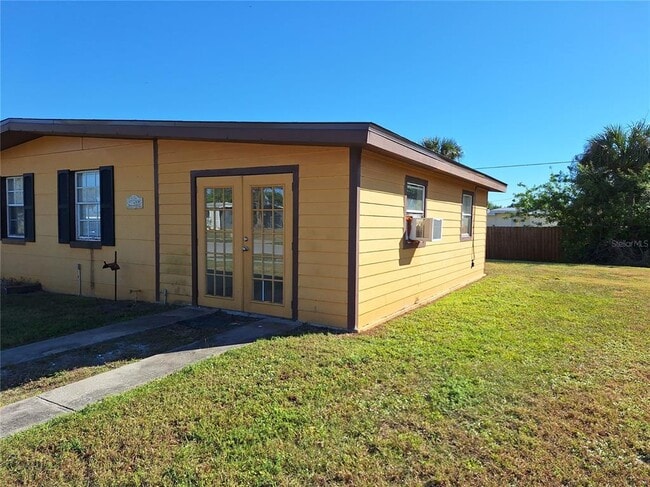 Building Photo - 21455 Mallory Ave