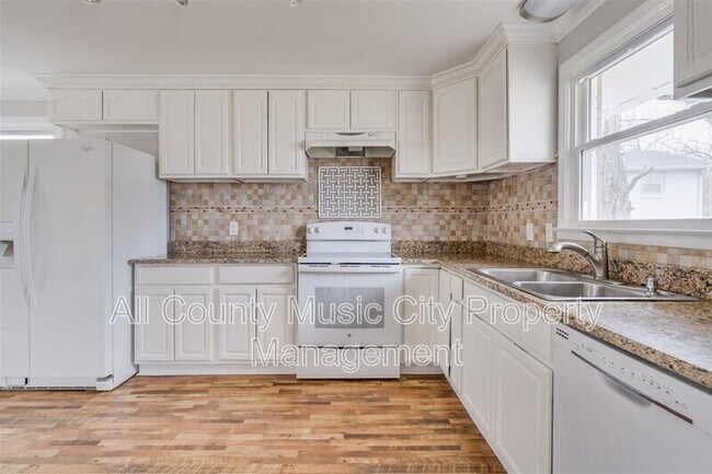 Building Photo - 209 Rhine Dr