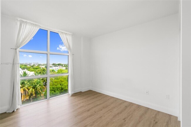 Building Photo - 900 SW 8th St