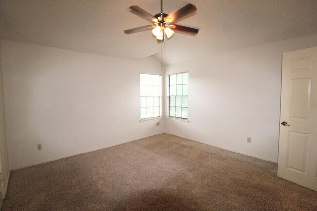 Building Photo - 15706 Racine Cove