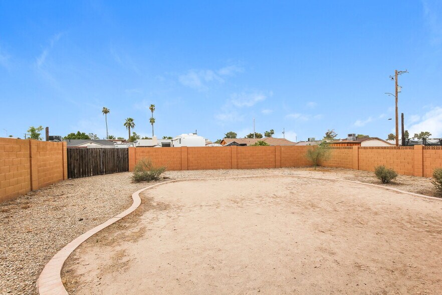 Building Photo - 1211 E Winter Dr