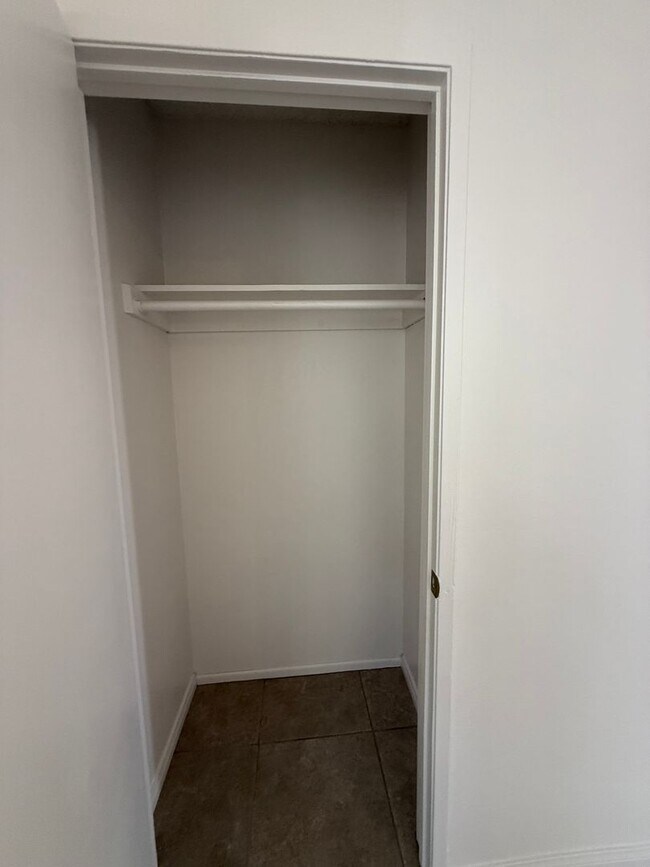 Building Photo - Victorville - 3 Bedrooms, 2 Bathrooms, New Paint, New Blinds, Tile Floors