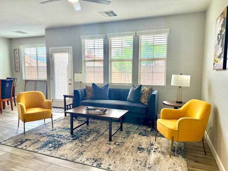 GREAT ROOM - 3708 E Kerry Ln