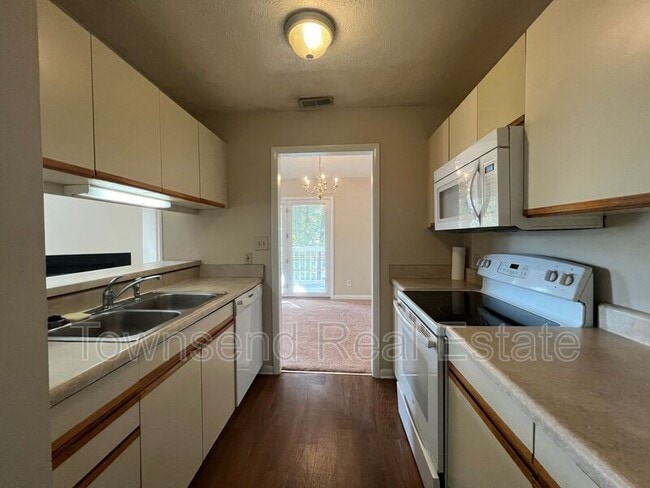 Building Photo - 663 Bartons Landing Pl