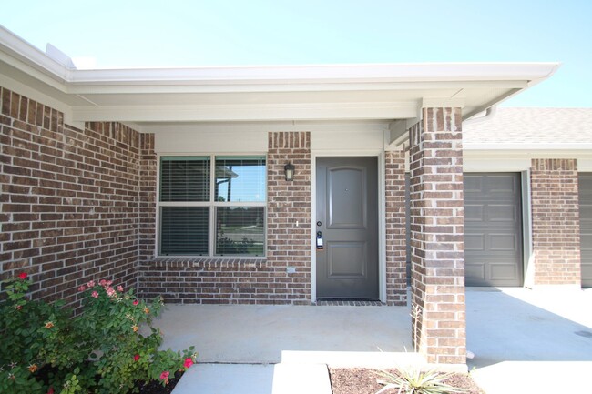 Building Photo - 1301-1305 White Sand Dr.