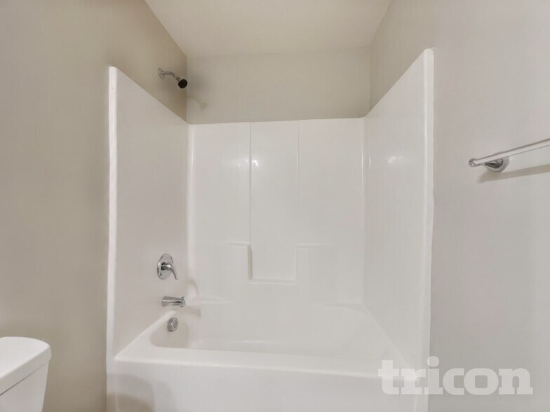 Building Photo - 129 Ridgemoore Ct