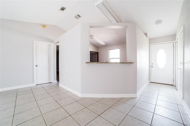 Building Photo - 631 Blackstone Ave