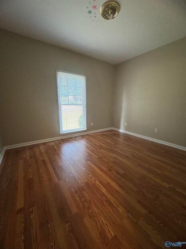 Building Photo - 109 Simmons Dr
