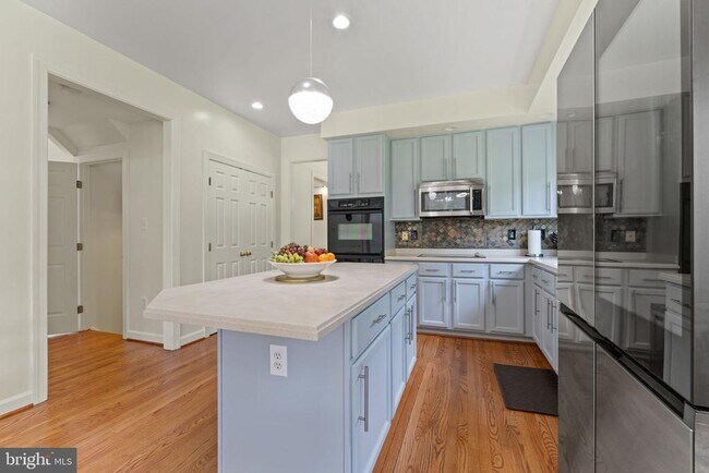 Building Photo - 10009 Puritan Way