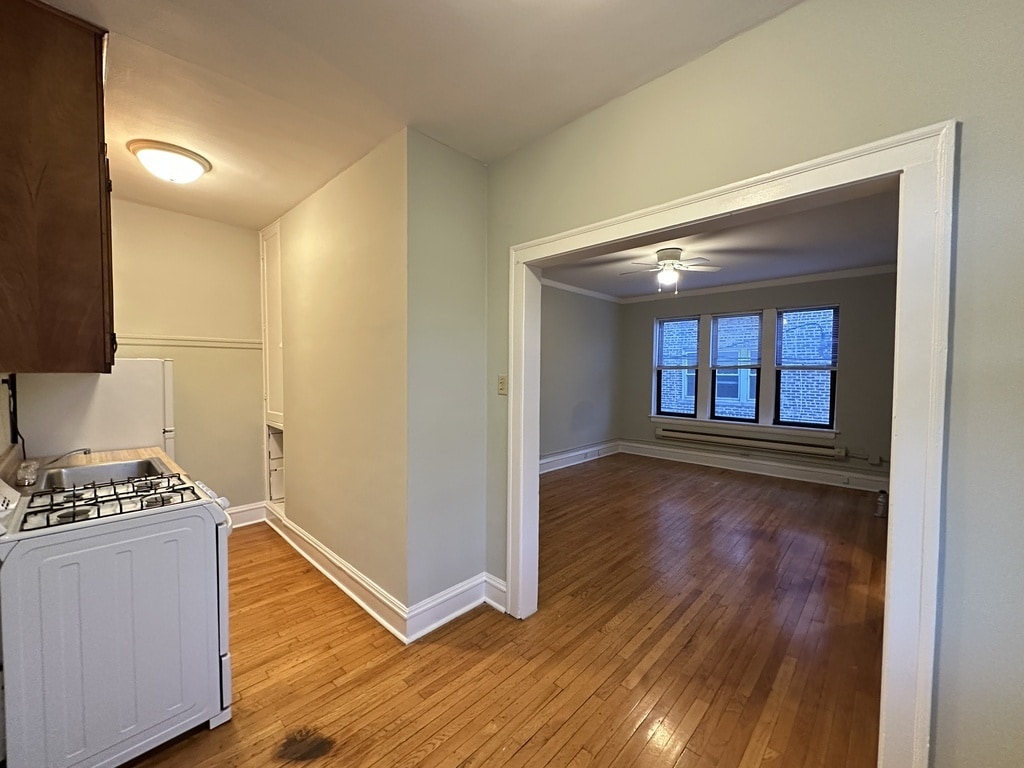 Building Photo - 4632 N Paulina St