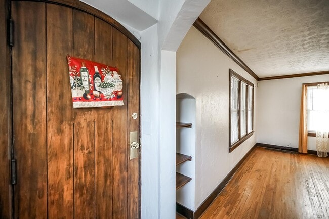 Building Photo - 409 E Melbourne Ave