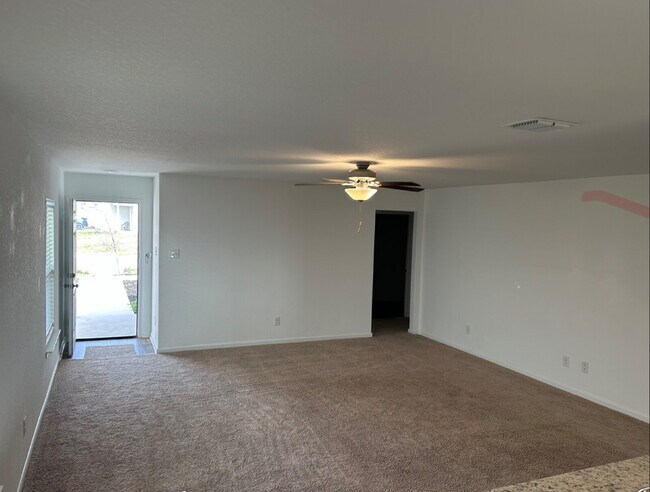 Building Photo - "Charming 3-Bed Oasis with Granite Touches...