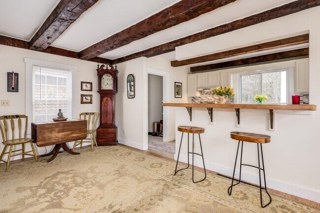 Building Photo - 5 McDaniel Rd