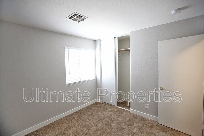 Building Photo - 16107 W Sherman St