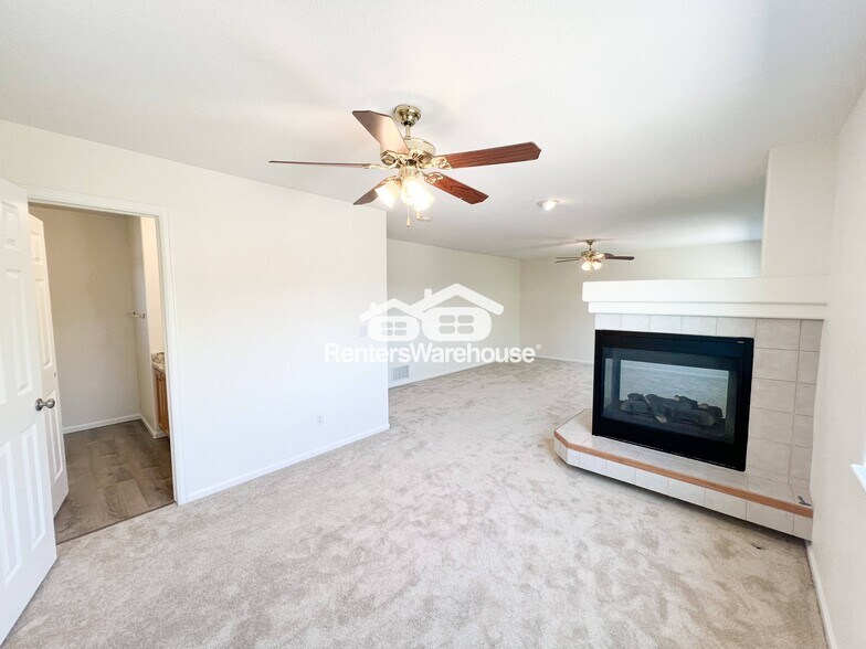 Building Photo - 4504 E Lyndenwood Cir