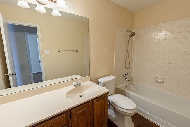 Building Photo - 2403 Monarch Dr